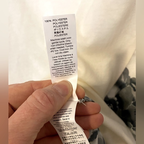 GAP mixed-media ivory top with blue side panels - Picture 6 of 6